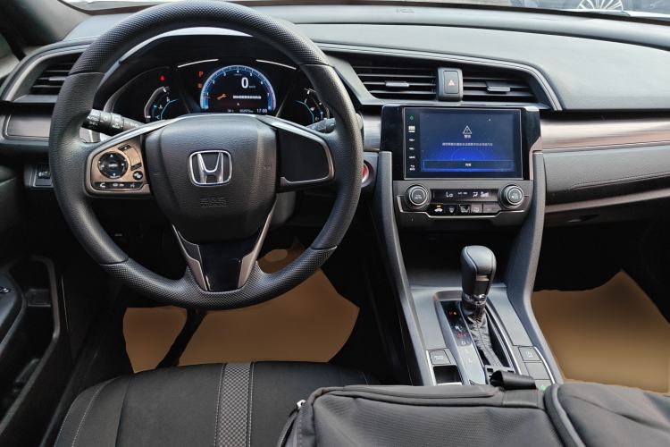 Used Honda Civic 2021 HATCHBACK 220TURBO CVT New Trendsetter Center Console