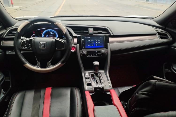 Used Honda Civic 2021 HATCHBACK 220TURBO CVT New Trendsetter Center Console