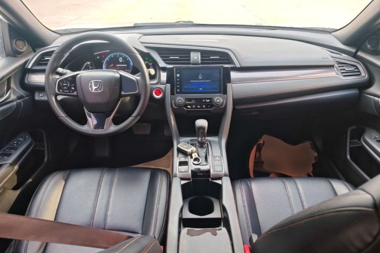 Used Honda Civic 2021 HATCHBACK 220TURBO CVT New Trendsetter Center Console