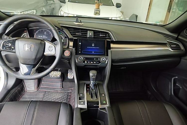 Used Honda Civic 2021 HATCHBACK 220TURBO CVT Trendy Cool Edition Center Console