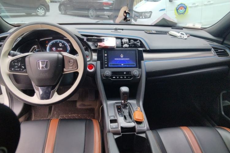 Used Honda Civic 2021 HATCHBACK 220TURBO CVT New Trendsetter Center Console