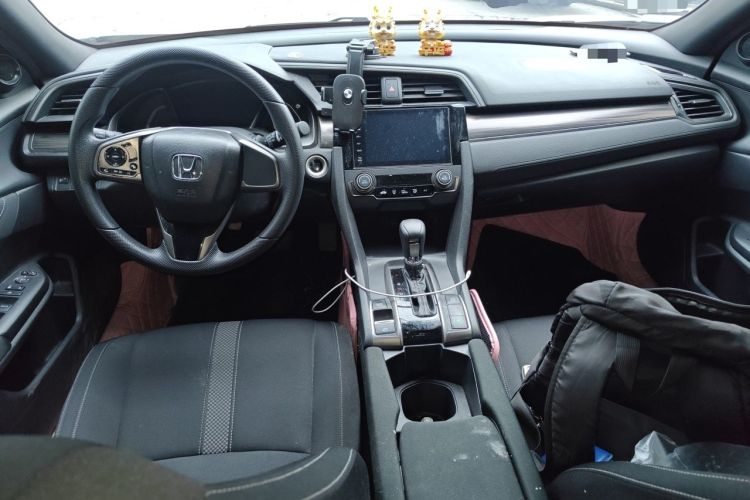 Used Honda Civic 2021 HATCHBACK 220TURBO CVT New Trendsetter Center Console