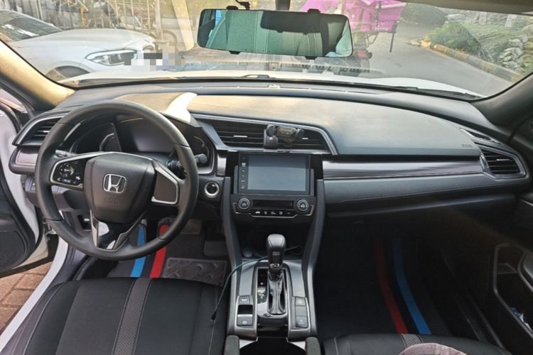 Used Honda Civic 2021 HATCHBACK 220TURBO CVT New Trendsetter Center Console