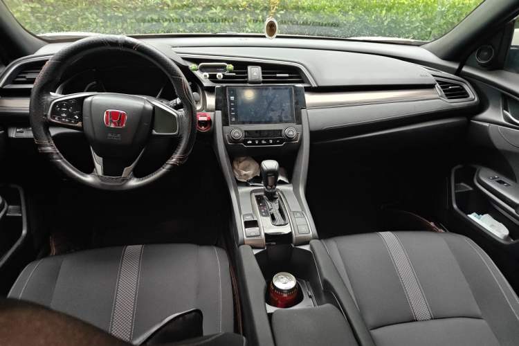 Used Honda Civic 2021 HATCHBACK 220TURBO CVT New Trendsetter Center Console