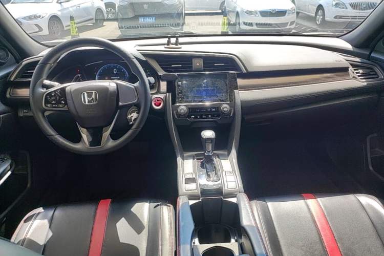 Used Honda Civic 2021 HATCHBACK 220TURBO CVT New Trendsetter Center Console