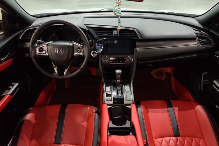 Used Honda Civic 2021 HATCHBACK 220TURBO CVT New Trendsetter Center Console