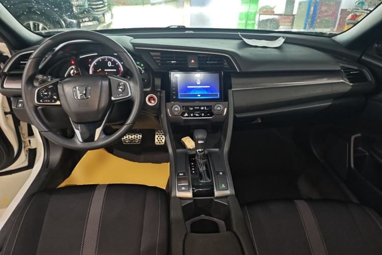 Used Honda Civic 2021 HATCHBACK 220TURBO CVT Trendy Cool Edition Center Console