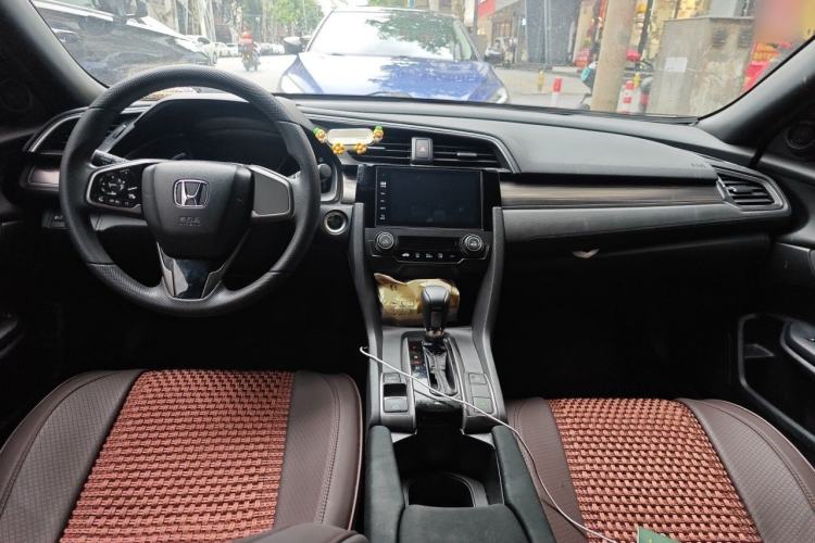 Used Honda Civic 2021 HATCHBACK 220TURBO CVT New Trendsetter Center Console