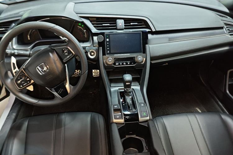 Used Honda Civic 2021 HATCHBACK 220TURBO CVT New Trendsetter Center Console