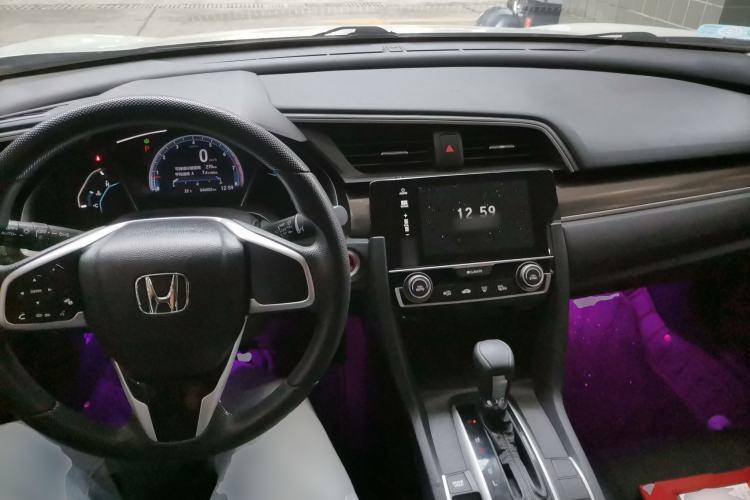 Used Honda Civic 2021 HATCHBACK 220TURBO CVT New Trendsetter Center Console