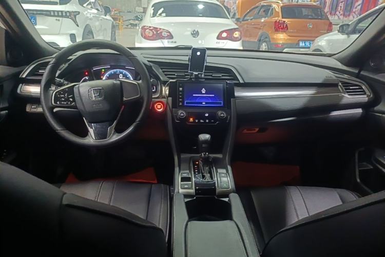 Used Honda Civic 2021 HATCHBACK 220TURBO CVT New Trendsetter Center Console