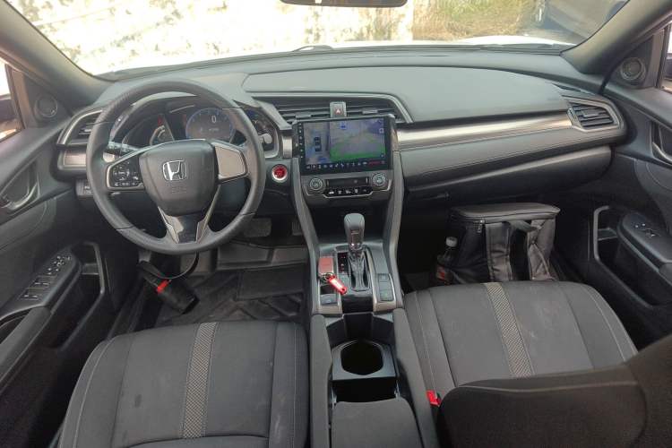 Used Honda Civic 2021 HATCHBACK 220TURBO CVT New Trendsetter Center Console