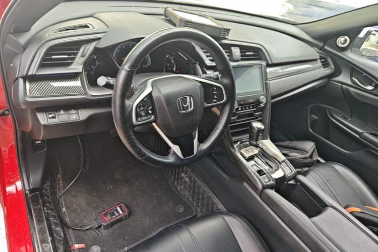 Used Honda Civic 2021 HATCHBACK 220TURBO CVT New Trendsetter Center Console