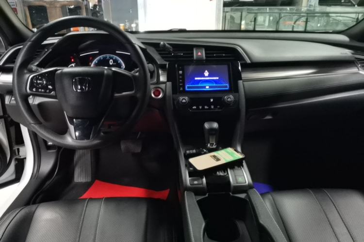 Used Honda Civic 2021 HATCHBACK 220TURBO CVT New Trendsetter Center Console