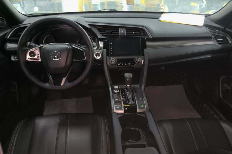 Used Honda Civic 2021 HATCHBACK 220TURBO CVT New Trendsetter Center Console