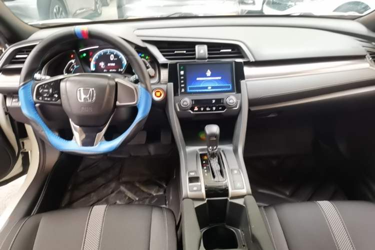 Used Honda Civic 2021 HATCHBACK 220TURBO CVT New Trendsetter Center Console