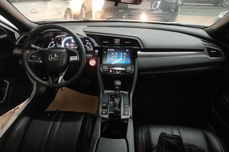 Used Honda Civic 2021 HATCHBACK 220TURBO CVT New Trendsetter Center Console