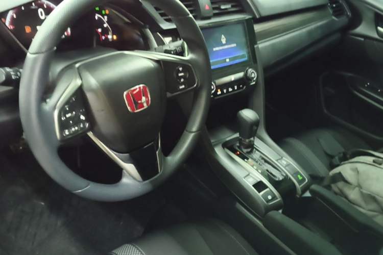 Used Honda Civic 2021 HATCHBACK 220TURBO CVT New Trendsetter Center Console