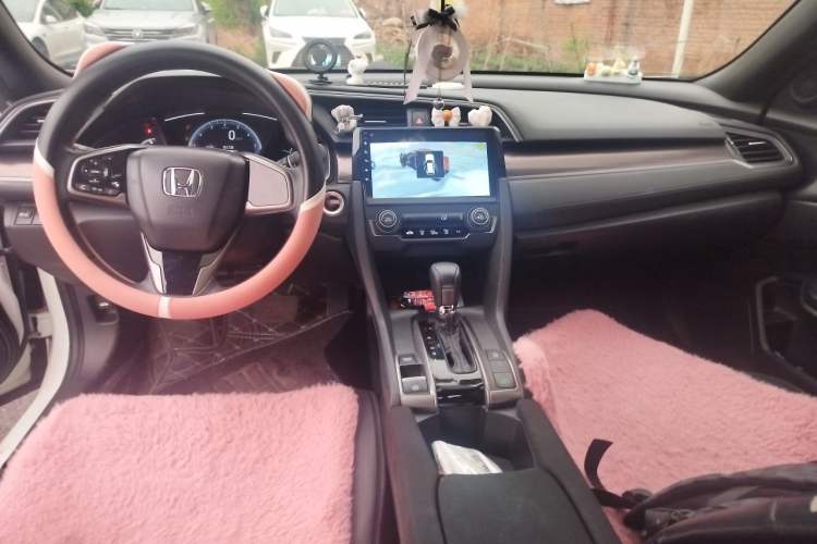 Used Honda Civic 2021 HATCHBACK 220TURBO CVT New Trendsetter Center Console