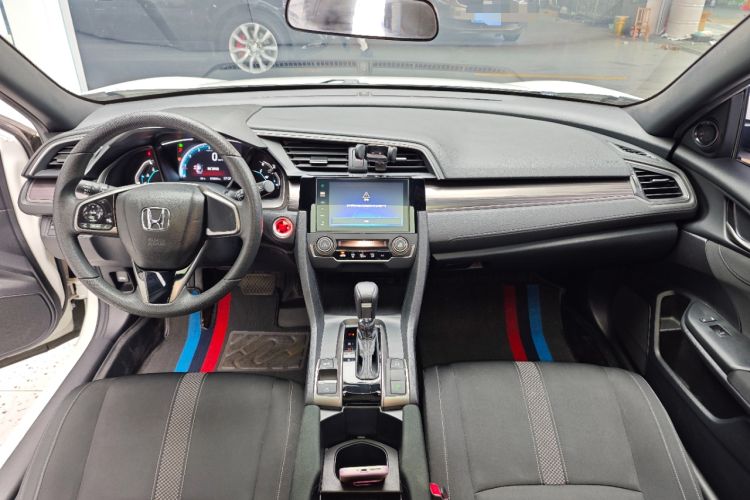 Used Honda Civic 2021 HATCHBACK 220TURBO CVT New Trendsetter Center Console