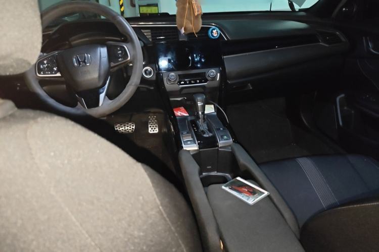 Used Honda Civic 2021 HATCHBACK 220TURBO CVT Trendy Cool Edition Center Console