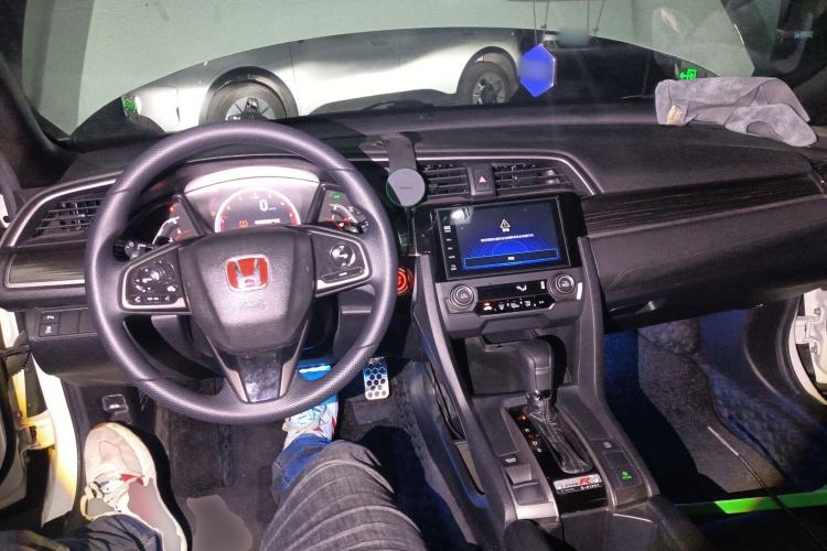 Used Honda Civic 2021 HATCHBACK 220TURBO CVT Trendy Cool Edition Center Console