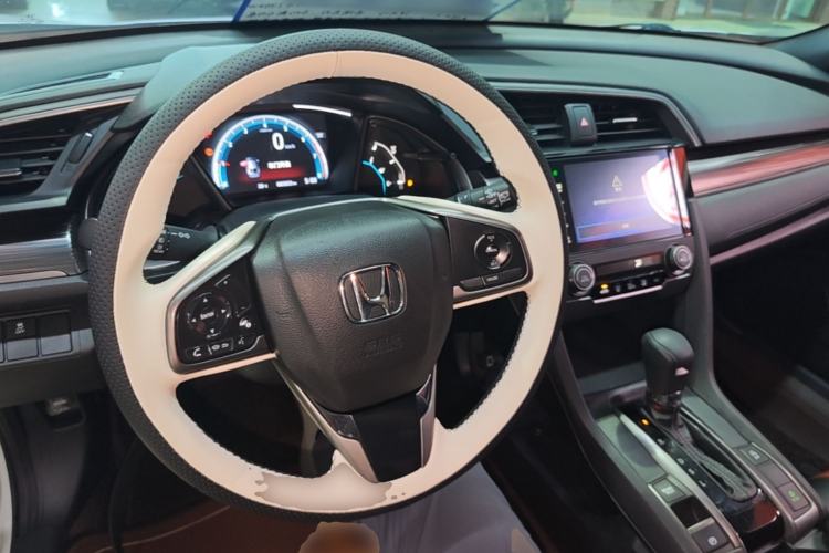 Used Honda Civic 2021 HATCHBACK 220TURBO CVT New Trendsetter Center Console