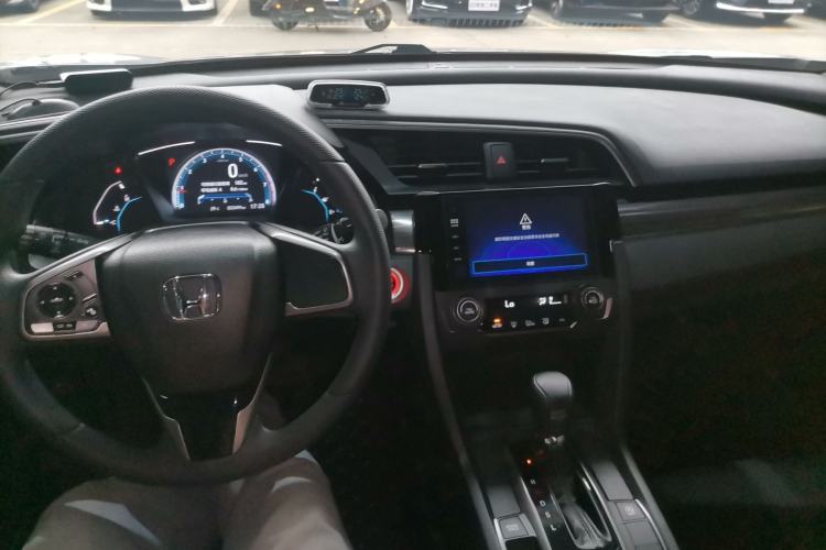 Used Honda Civic 2021 HATCHBACK 220TURBO CVT New Trendsetter Center Console