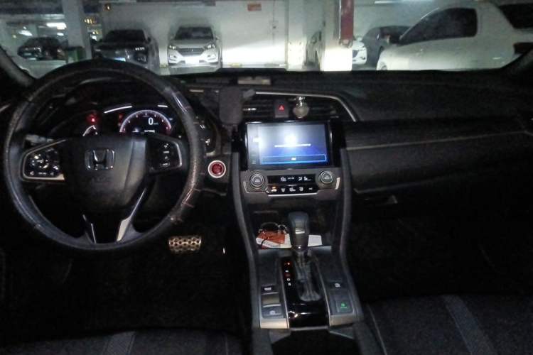 Used Honda Civic 2021 HATCHBACK 220TURBO CVT Trendy Cool Edition Center Console