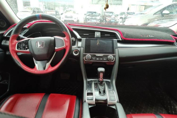 Used Honda Civic 2021 HATCHBACK 220TURBO CVT New Trendsetter Center Console