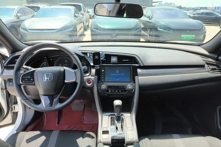 Used Honda Civic 2021 HATCHBACK 220TURBO CVT New Trendsetter Center Console