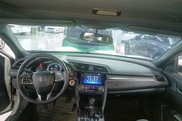 Used Honda Civic 2021 HATCHBACK 220TURBO CVT New Trendsetter Center Console