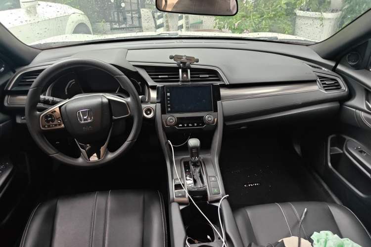 Used Honda Civic 2021 HATCHBACK 220TURBO CVT New Trendsetter Center Console