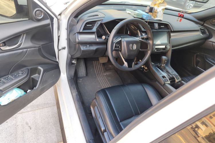 Used Honda Civic 2021 HATCHBACK 220TURBO CVT New Trendsetter Center Console