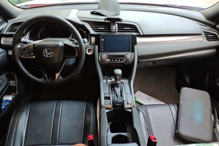 Used Honda Civic 2021 HATCHBACK 220TURBO CVT New Trendsetter Center Console