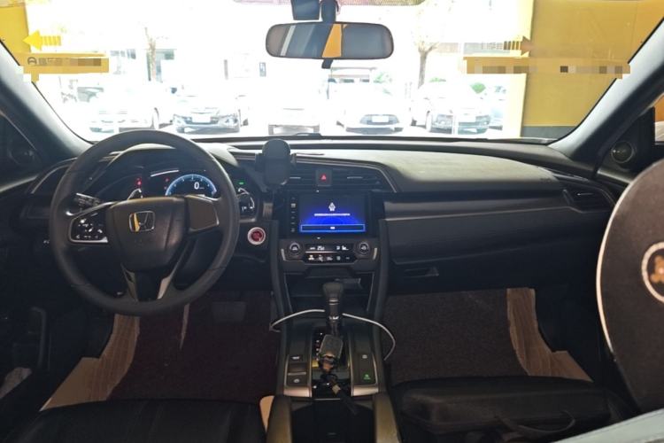 Used Honda Civic 2021 HATCHBACK 220TURBO CVT New Trendsetter Center Console