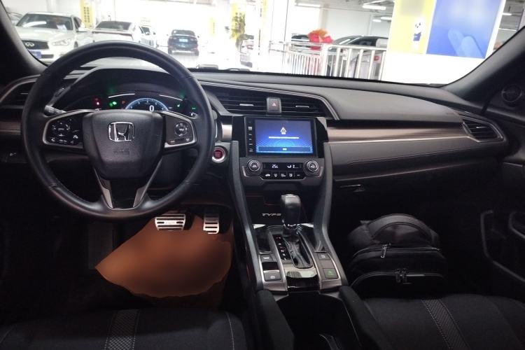 Used Honda Civic 2021 HATCHBACK 220TURBO CVT New Trendsetter Center Console