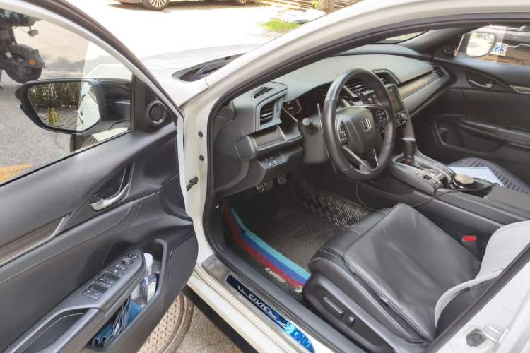 Used Honda Civic 2021 HATCHBACK 220TURBO CVT Dynamic Control Driver Seat