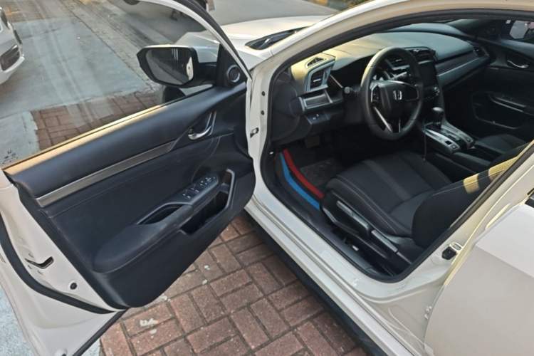 Used Honda Civic 2021 HATCHBACK 220TURBO CVT New Trendsetter Driver Seat