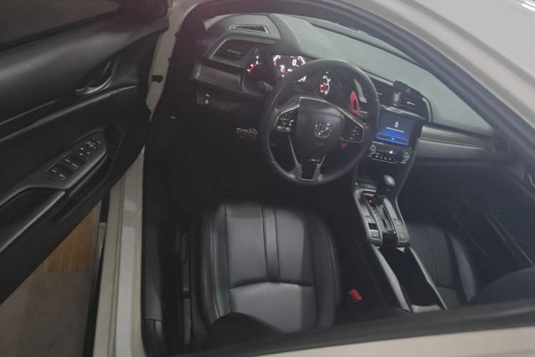 Used Honda Civic 2021 HATCHBACK 220TURBO CVT Trendy Cool Edition Driver Seat