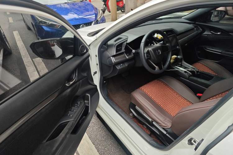 Used Honda Civic 2021 HATCHBACK 220TURBO CVT New Trendsetter Driver Seat