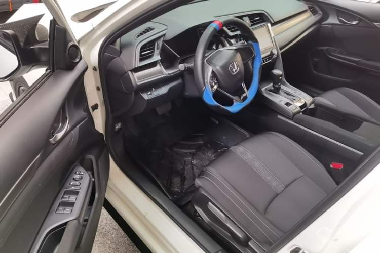 Used Honda Civic 2021 HATCHBACK 220TURBO CVT New Trendsetter Driver Seat