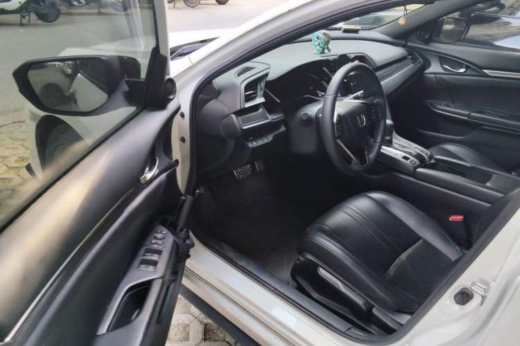 Used Honda Civic 2021 HATCHBACK 220TURBO CVT Trendy Cool Edition Driver Seat