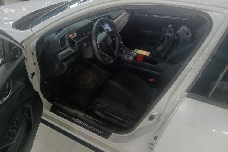 Used Honda Civic 2021 HATCHBACK 220TURBO CVT New Trendsetter Driver Seat