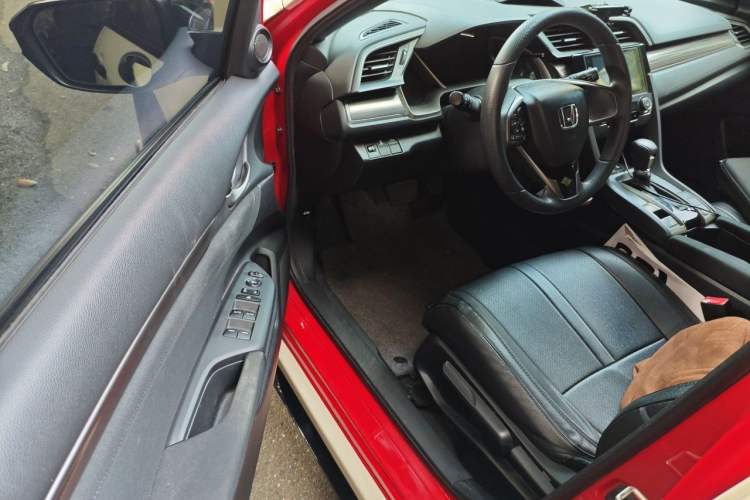 Used Honda Civic 2021 HATCHBACK 220TURBO CVT New Trendsetter Driver Seat
