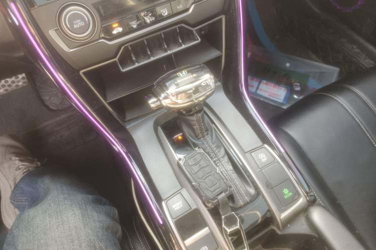 Used Honda Civic 2021 HATCHBACK 220TURBO CVT Trendy Cool Edition Gear Lever