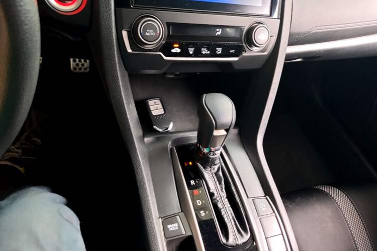 Used Honda Civic 2021 HATCHBACK 220TURBO CVT Trendy Cool Edition Gear Lever