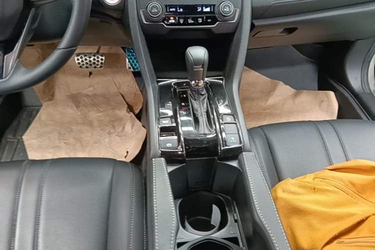 Used Honda Civic 2021 HATCHBACK 220TURBO CVT Trendy Cool Edition Gear Lever