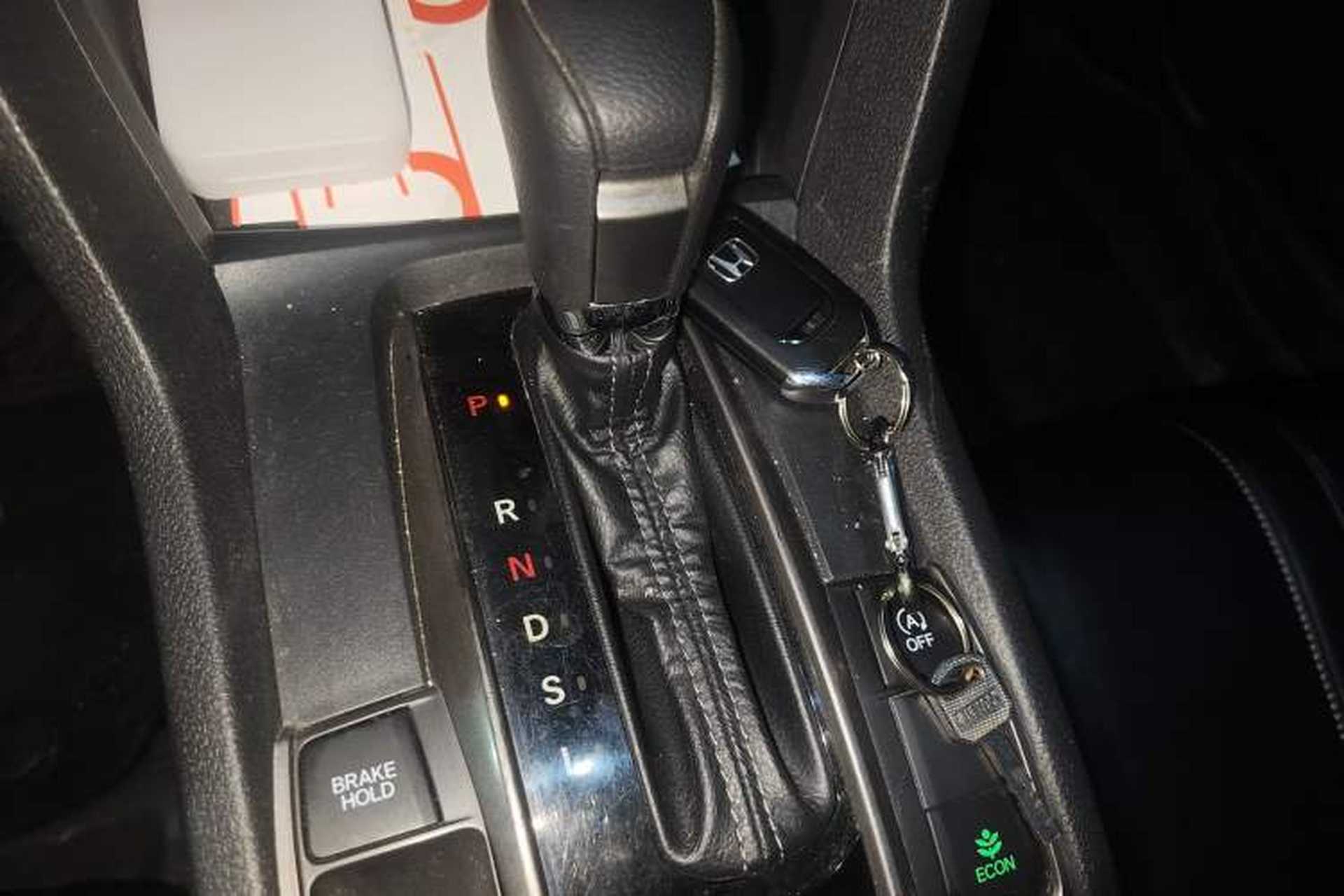 Used Honda Civic 2021 HATCHBACK 220TURBO CVT New Trendsetter Gear Lever