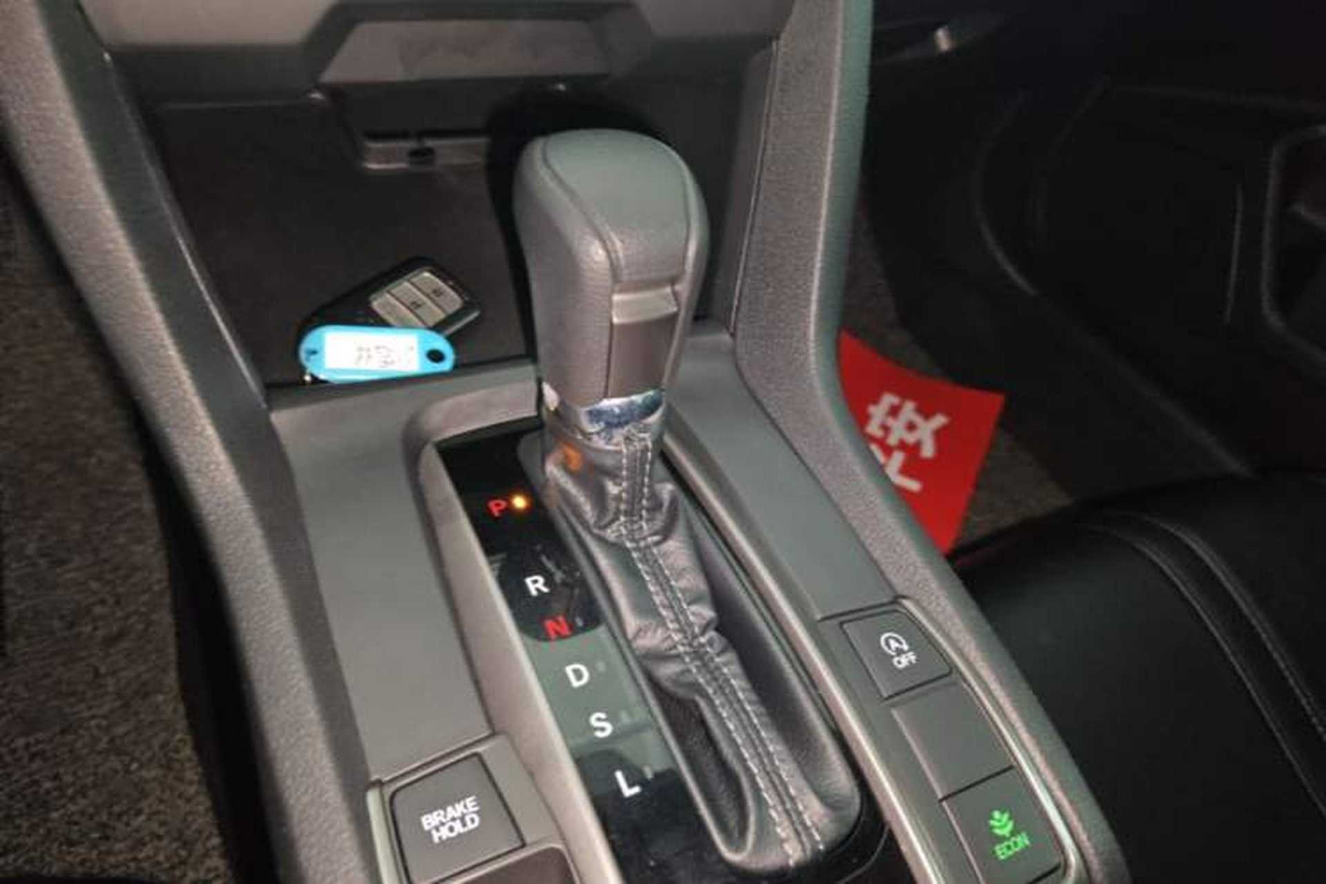 Used Honda Civic 2021 HATCHBACK 220TURBO CVT New Trendsetter Gear Lever